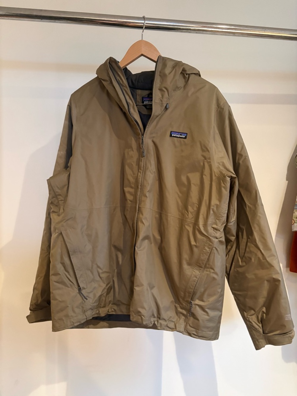Patagonia men's Insulated Torrentshell Jacket #83716 - Picture 2 of 9